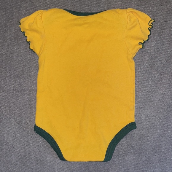 NWOT.  2 Green Bay Packer onesies & Matching booties.  3-6 months - Picture 6 of 6